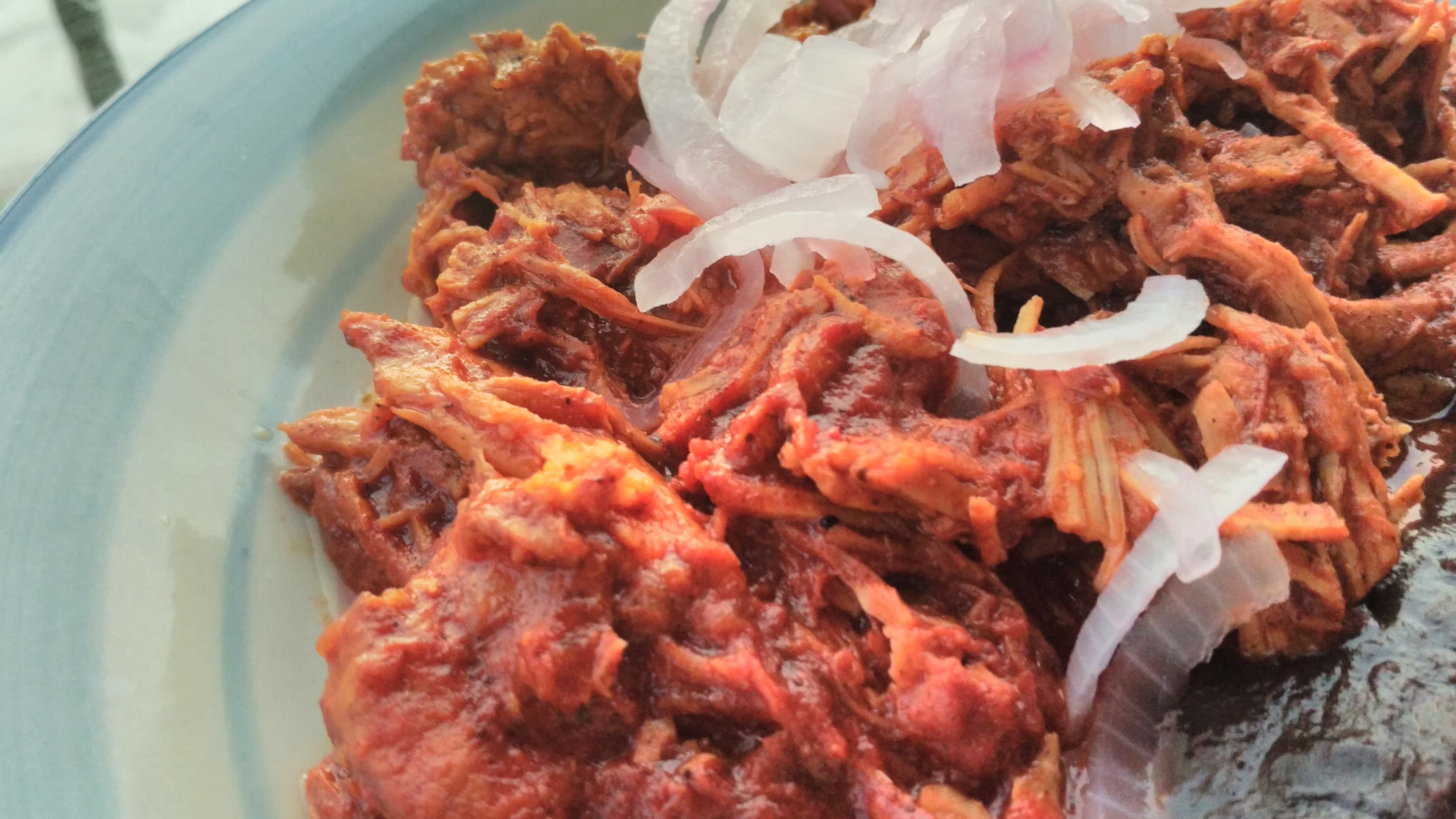 Arepa de cochinita pibil y queso