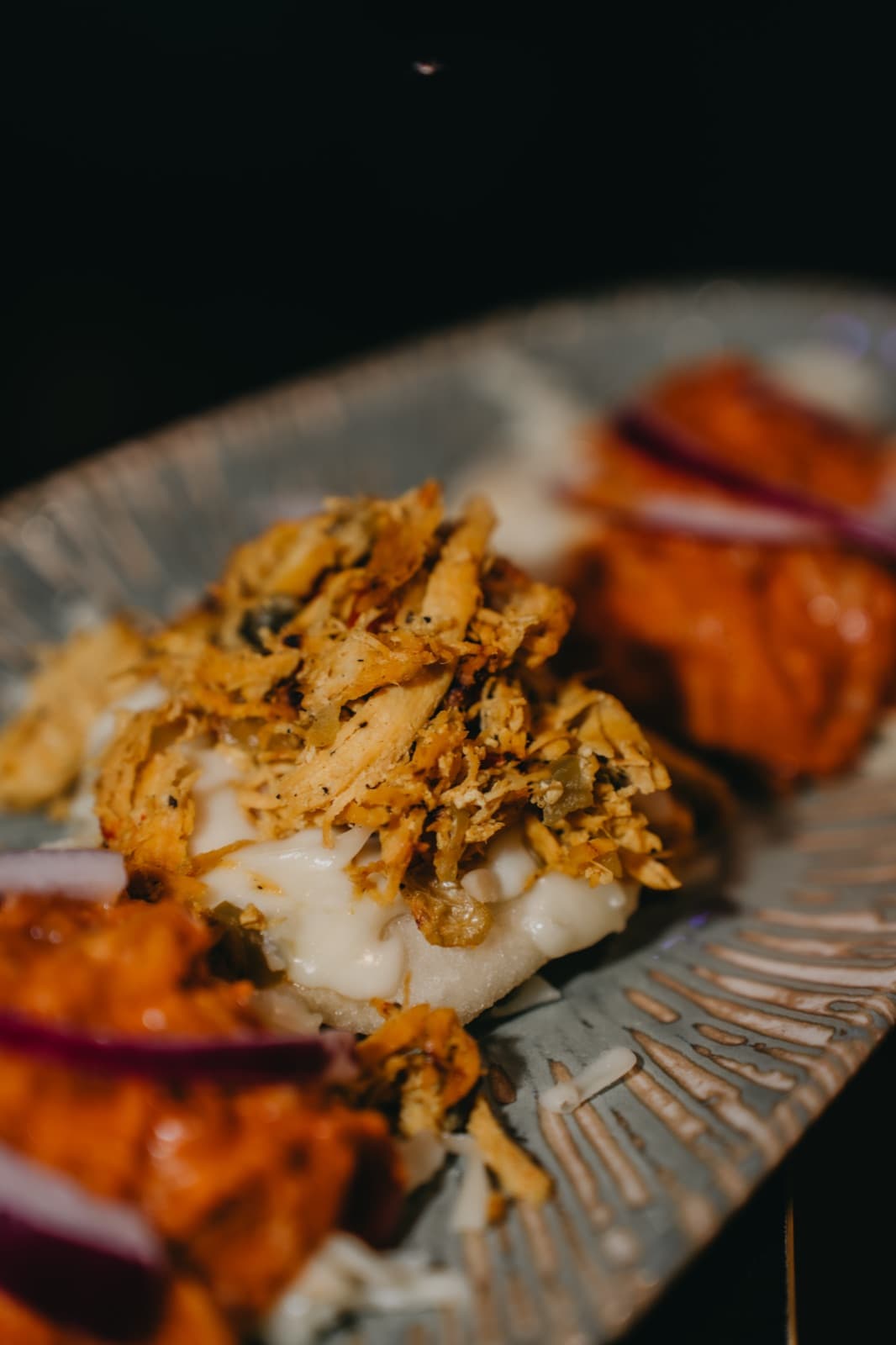 Arepa de pollo desmenuzado con queso